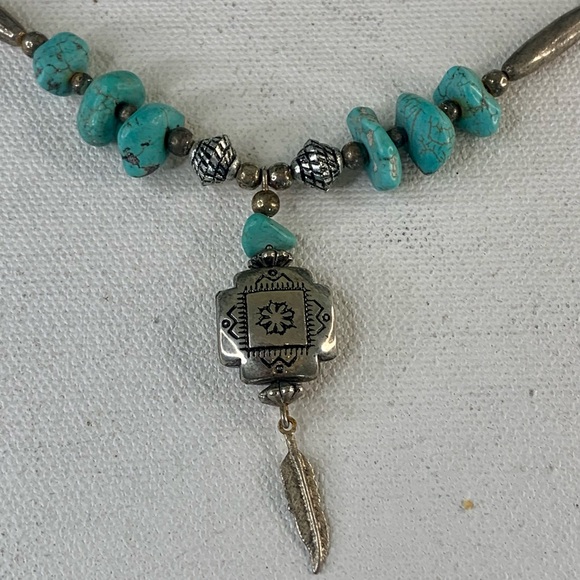 Southwestern Faux Turquoise Native American Style Etched Silver Tone Necklace - Picture 4 of 7